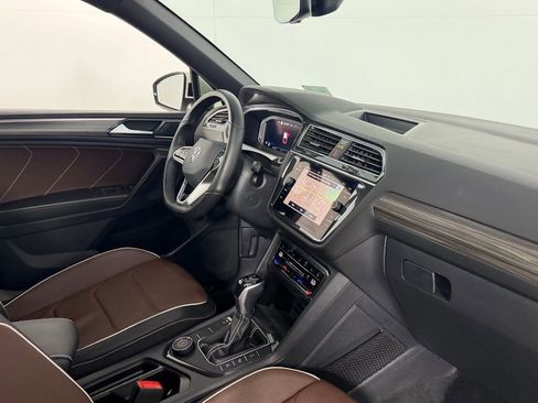 Used 2022 Volkswagen Tiguan SEL R-Line AWD/4WD image 37