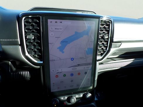 Used 2024 Ford Ranger Lariat w/ Trailer Tow Package image 24