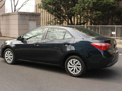 Used 2018 Toyota Corolla LE image 7