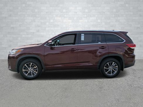 Used 2018 Toyota Highlander SE image 8