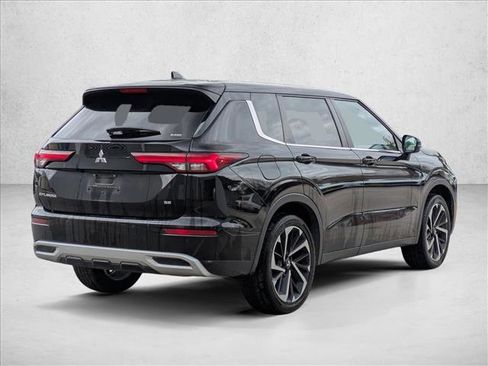 Used 2024 Mitsubishi Outlander SE image 5