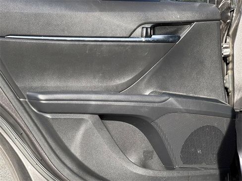 Used 2020 Toyota Camry SE w/ Sunroof Package image 21