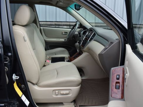 Used 2007 Toyota Highlander 4WD V6 w/ 3rd Row image 25