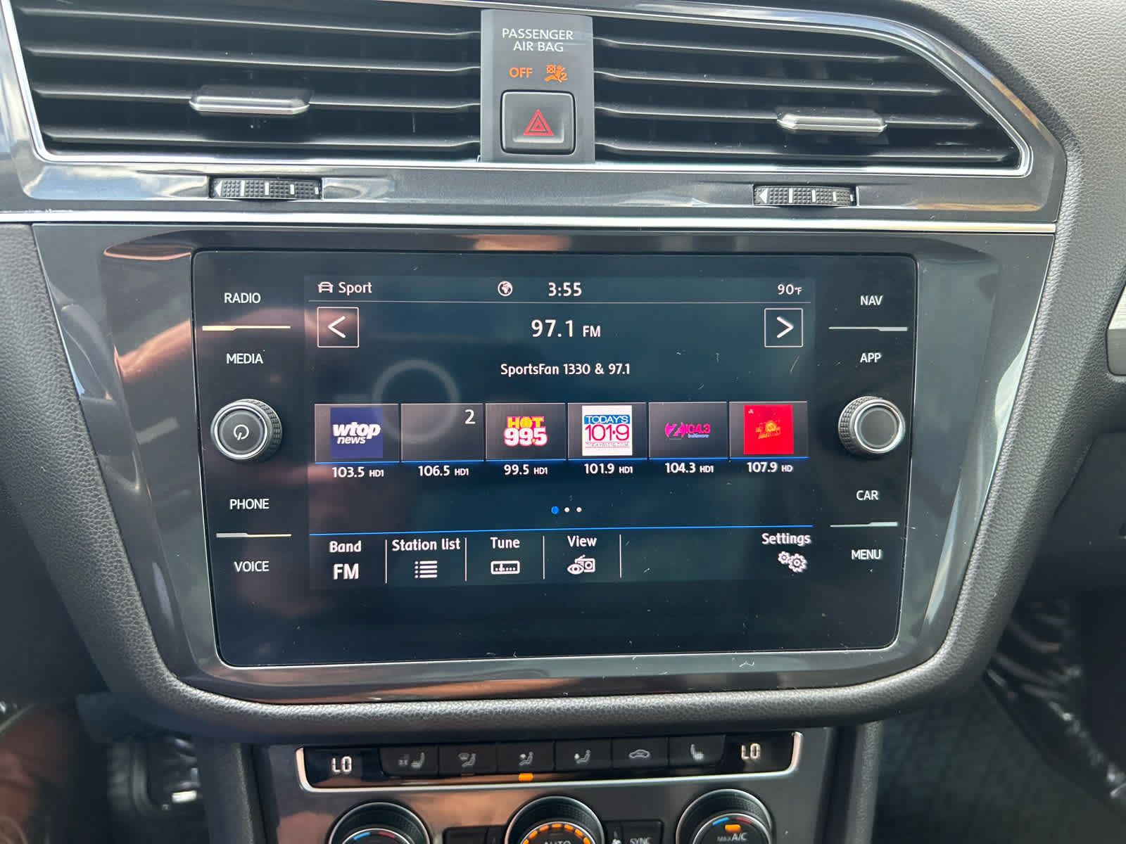 Used 2020 Volkswagen Tiguan SEL AWD/4WD image 16