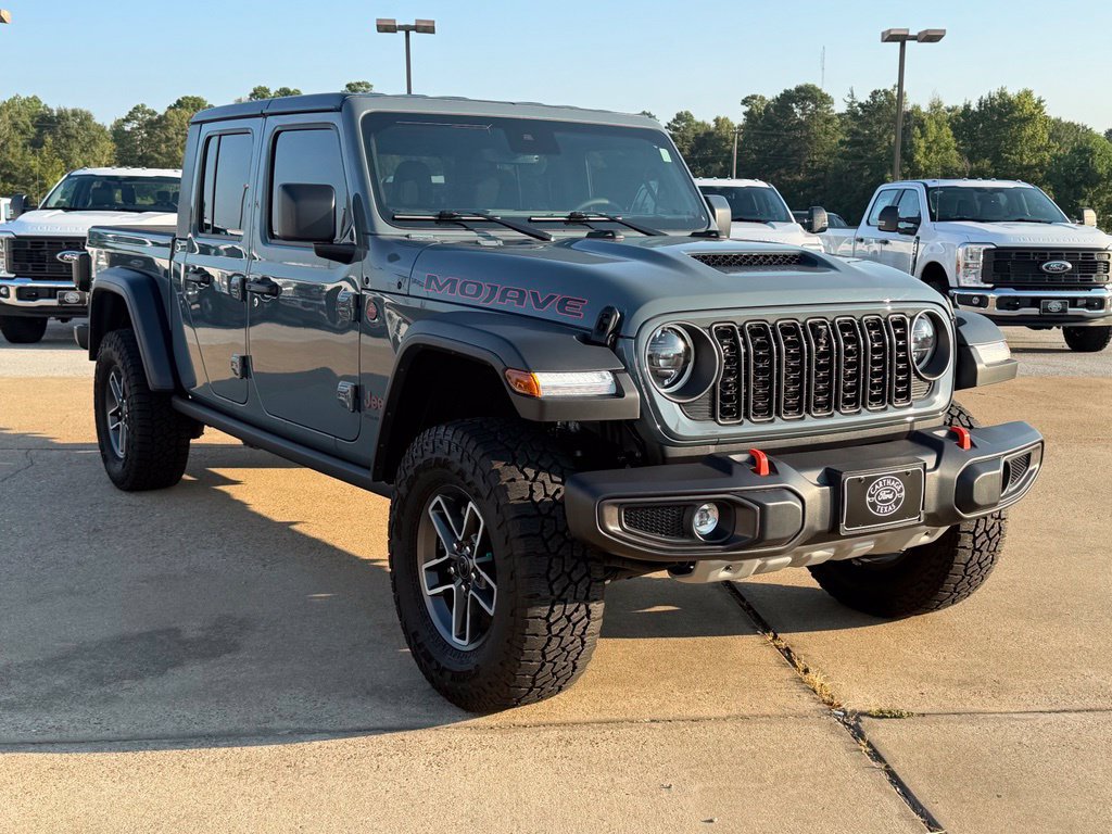 Used 2025 Jeep Gladiator Mojave w/ Convenience Group AWD/4WD image 8