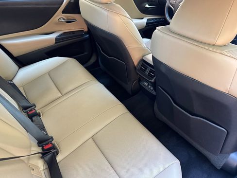 Used 2020 Lexus ES 300h w/ Premium Package FWD image 33