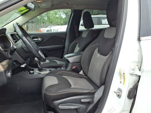 Used 2014 Jeep Cherokee Latitude AWD/4WD image 12