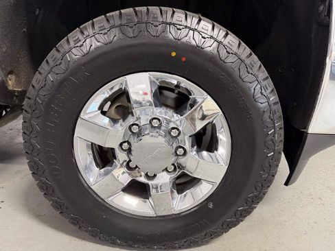 Used 2015 Chevrolet Silverado 2500 W/T AWD/4WD image 2