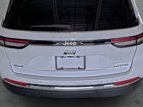 Used 2022 Jeep Grand Cherokee Limited AWD/4WD image 12