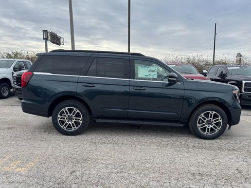 New 2025 Ford Expedition Active image 2