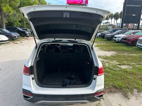 Used 2022 Volkswagen Taos SE FWD image 7