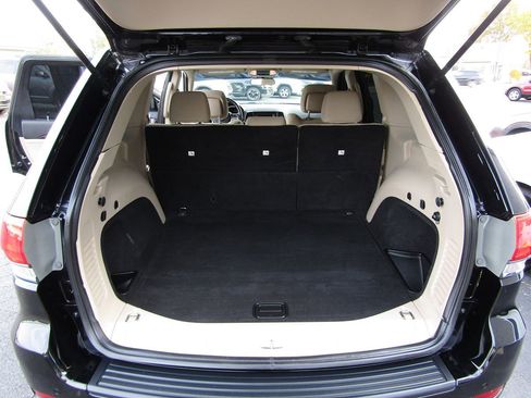 Used 2018 Jeep Grand Cherokee Laredo image 6