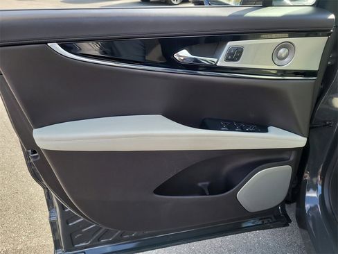 Certified 2022 Lincoln Nautilus Black Label image 14