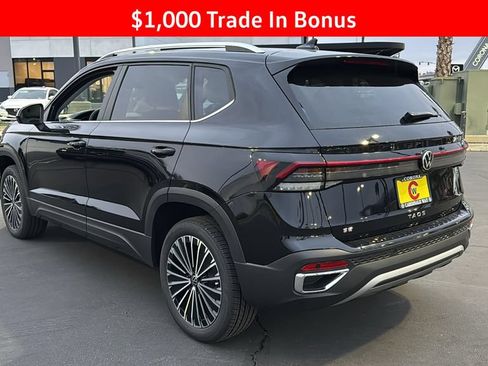 New 2026 Volkswagen Taos SE FWD image 5