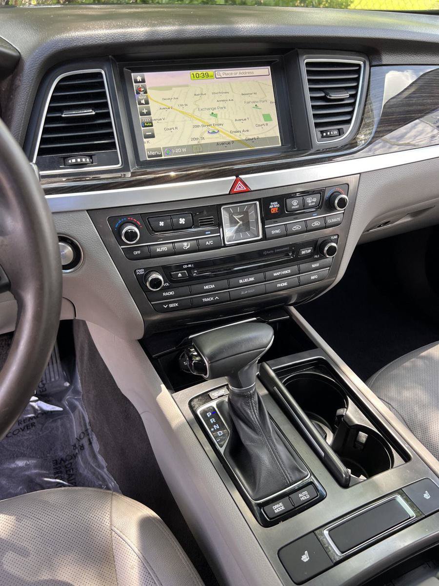 Used 2018 Genesis G80 3.8 RWD image 4