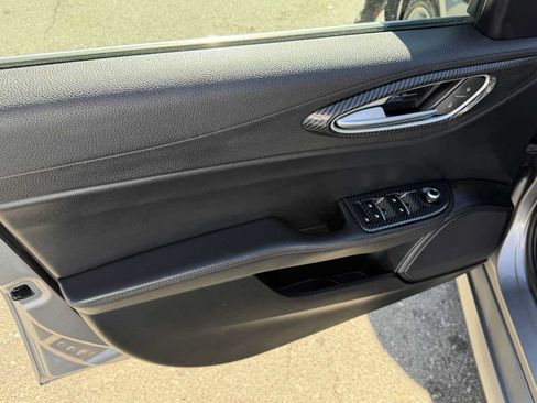 Used 2017 Alfa Romeo Giulia RWD image 7