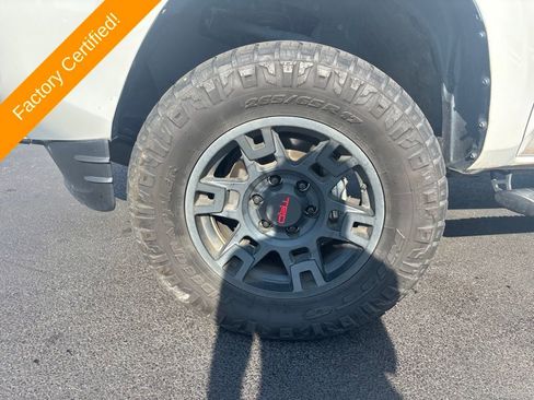 Used 2023 Toyota Tacoma TRD Off-Road image 9