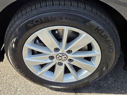 Used 2015 Volkswagen Golf S FWD image 12