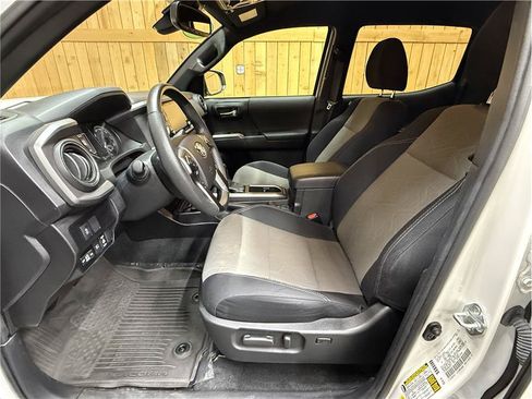 Used 2022 Toyota Tacoma TRD Off-Road w/ Technology Package AWD/4WD image 19