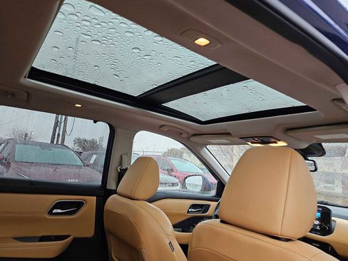 Used 2021 Nissan Rogue Platinum image 12