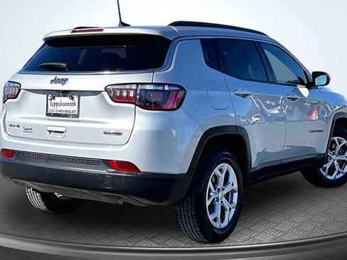 Used 2024 Jeep Compass Latitude AWD/4WD image 6