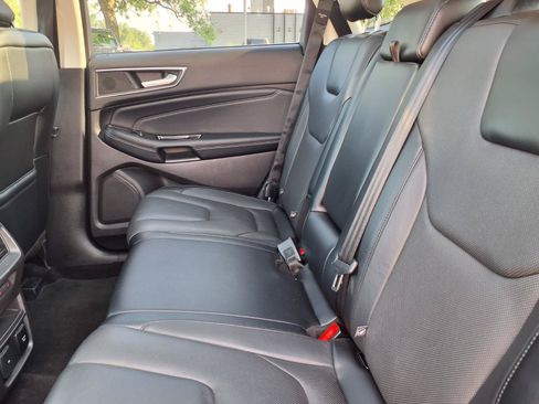 Used 2017 Ford Edge Titanium w/ Equipment Group 302A FWD image 6