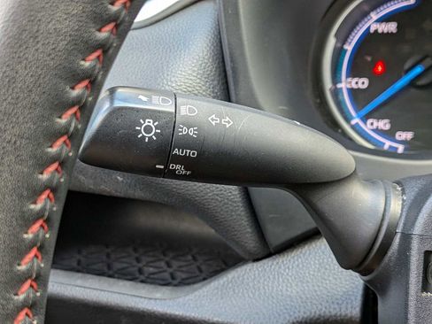 Used 2022 Toyota RAV4 SE w/ Weather & Moonroof Package image 24