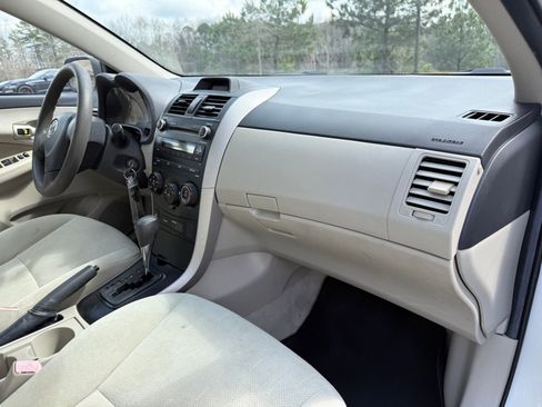 Used 2013 Toyota Corolla L image 23