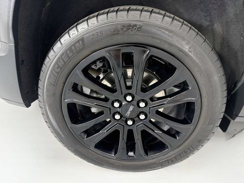 Used 2023 GMC Acadia SLE w/ Elevation Edition FWD image 32
