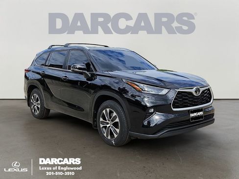 Used 2023 Toyota Highlander XLE image 1