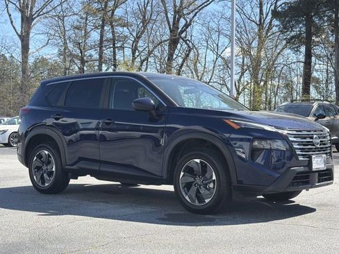 Certified 2025 Nissan Rogue SV image 2