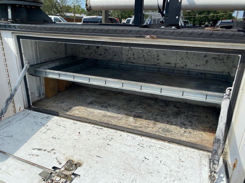 Used 2017 Ford F550 2WD Regular Cab Super Duty image 31