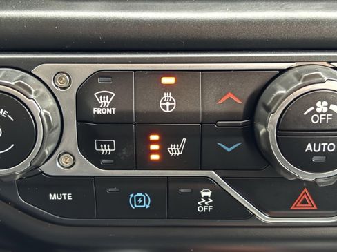 Used 2021 Jeep Wrangler Unlimited Sahara w/ Cold Weather Group image 20