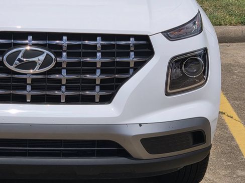Used 2026 Hyundai Venue SEL FWD image 4