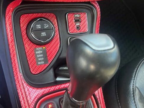 Used 2018 Jeep Compass Trailhawk w/ Cold Weather Group image 9