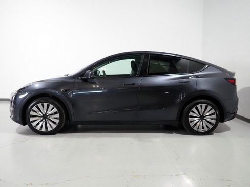 Used 2025 Tesla Model Y Long Range RWD image 10