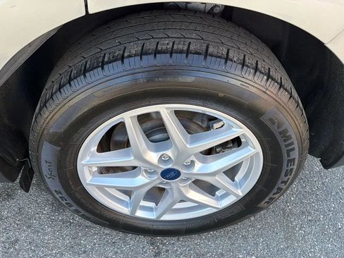 Used 2022 Ford Edge SEL AWD/4WD image 9