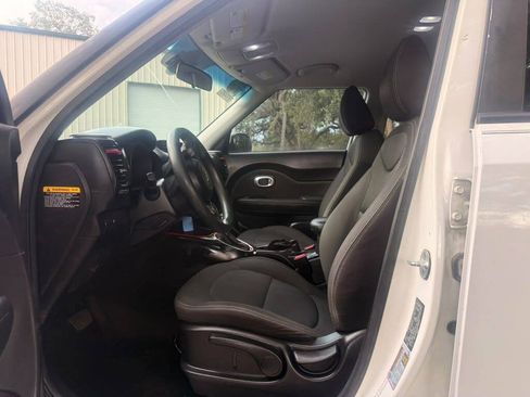 Used 2016 Kia Soul FWD image 10