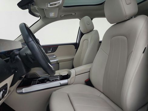 Used 2023 Mercedes-Benz GLB 250 image 17
