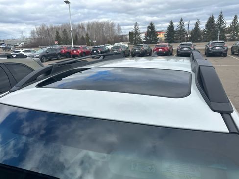 Used 2022 Subaru Outback Premium image 9