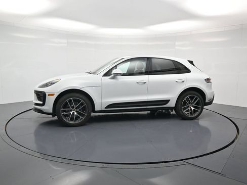 Certified 2026 Porsche Macan image 2