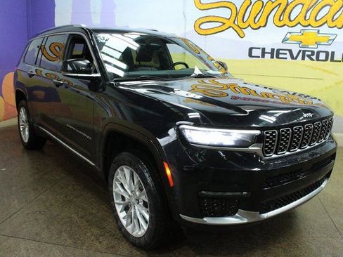 Used 2021 Jeep Grand Cherokee L Summit w/ Luxury Tech Group V image 3
