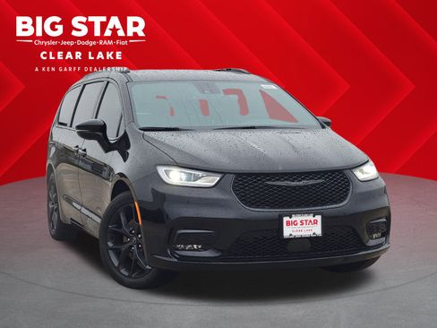 New 2026 Chrysler Pacifica Select image 1