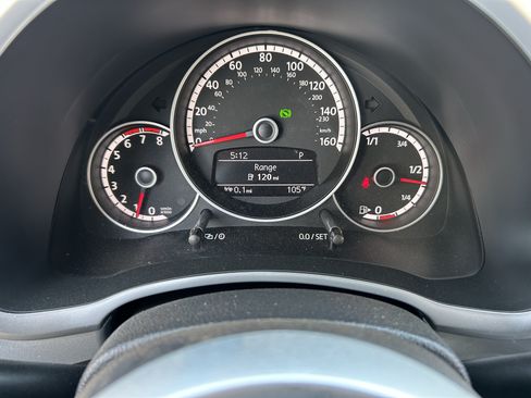 Used 2014 Volkswagen Beetle 1.8T FWD image 25