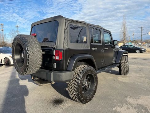 Used 2017 Jeep Wrangler Unlimited Sahara image 3