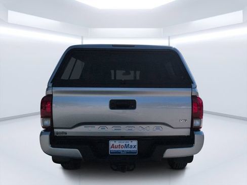 Used 2022 Toyota Tacoma SR5 w/ Technology Package RWD image 4