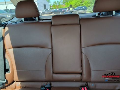Used 2017 Subaru Outback 2.5i Touring AWD/4WD image 16
