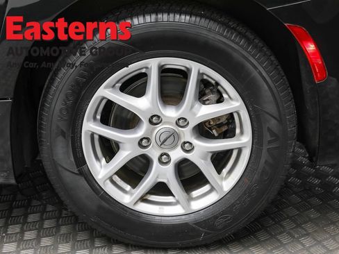 Used 2023 Chrysler Pacifica Touring-L FWD image 8