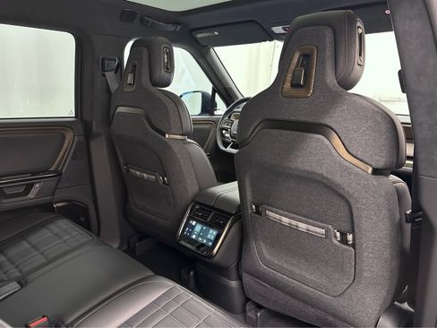 Used 2026 Rivian R1S Premium image 21