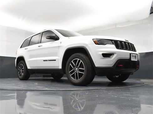 Used 2017 Jeep Grand Cherokee Trailhawk w/ Trailhawk Luxury Group image 19